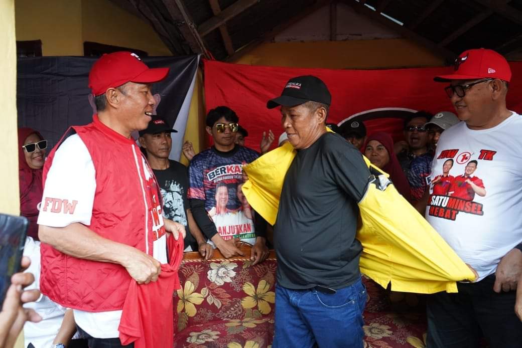 Kunjungi Tatapaan, Ratusan Warga Nyatakan Siap Menangkan FDW-TK di Pilkada Minsel