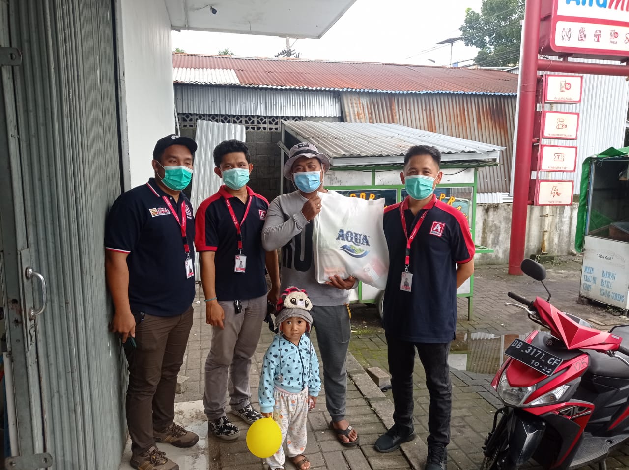 Kompak, AQUA dan Alfamidi Bantu Pedagang Kecil Hindari Covid-19