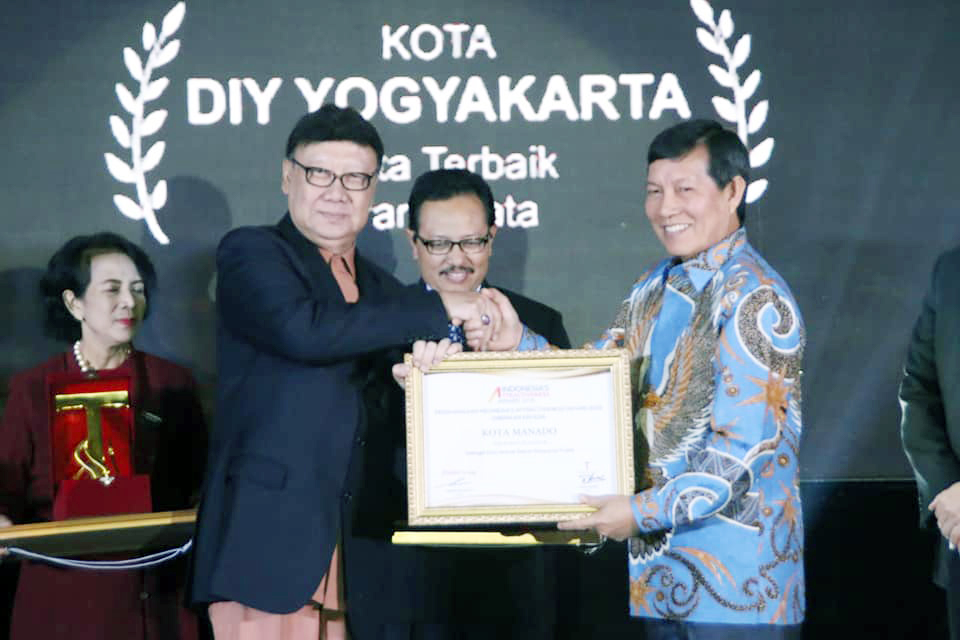 Manado Raih Penghargaan Platinum Indonesia�s Attractiveness Award 2018 