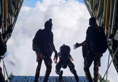 TNI AU Dukung Demo Udara HUT Kodam 13 Merdeka