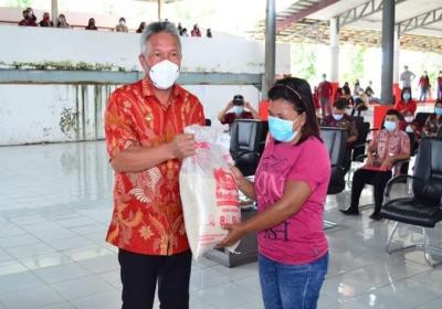 Launching Penyaluran Beras Bantuan PPKM, Bupati Minsel : Manfaatkan Untuk Kebutuhan Keluarga Bukan Untuk Dijual