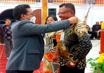 Abbas Buka Sidang Komisi Pelfung Lansia di Germita Pniel Rainis