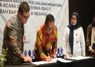 Kemenhub RI Tandatangani Hibah Bus Sekolah Rakyat ke Pemkot Manado