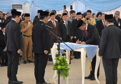 Gubernur Yulius Lantik Tahlis Galang Sekda Definitif Pemprov Sulut