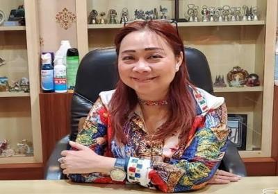 Lily Binti Apresiasi Gubernur Yulius Ketemu Damkarmat Manado dan Sematkan penghargaan 