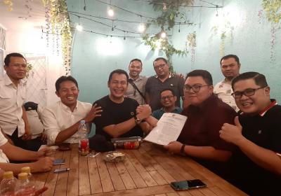 Rio Dondokambey Terima SK Carateker KNPI Sulut