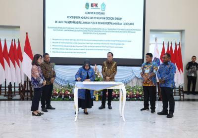 Wali Kota Tomohon Hadiri Rapat Koordinasi KPK-RI dan Tandatangani Komitmen Pencegahan Korupsi di Sulawesi Utara
