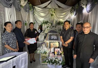 Sekcam Tomut Almarhum Robert Undap Berpulang, Wali Kota  Caroll: Terimakasih Atas Dedikasinya