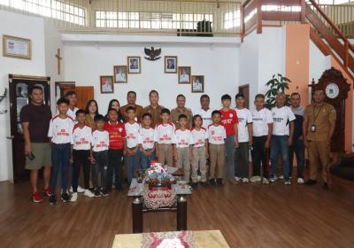 Forum Sepakbola Anak Indonesia Bergulir,  Walikota Tomohon Apresiasi Tim Sepakbola SSB Bina Putra